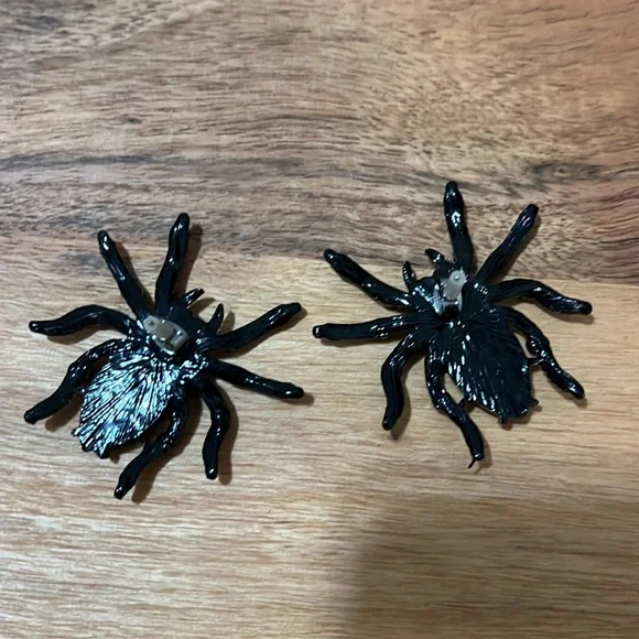 H&M 🕷 earrings - Picture 2 of 4